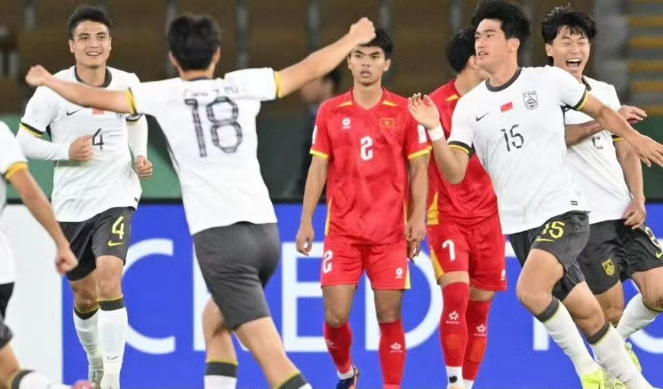 杏彩体育官方网站-3-0、1-0！亚洲杯决赛席位出炉，中国踢疯5场0失球，和日本争冠